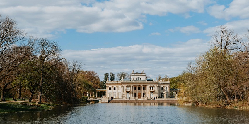 Image of Lazienki Park with picturesque views and serene environment around