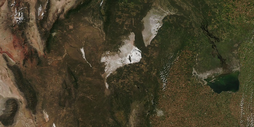 Visit this unique place of Salinas Grandes in Argentina