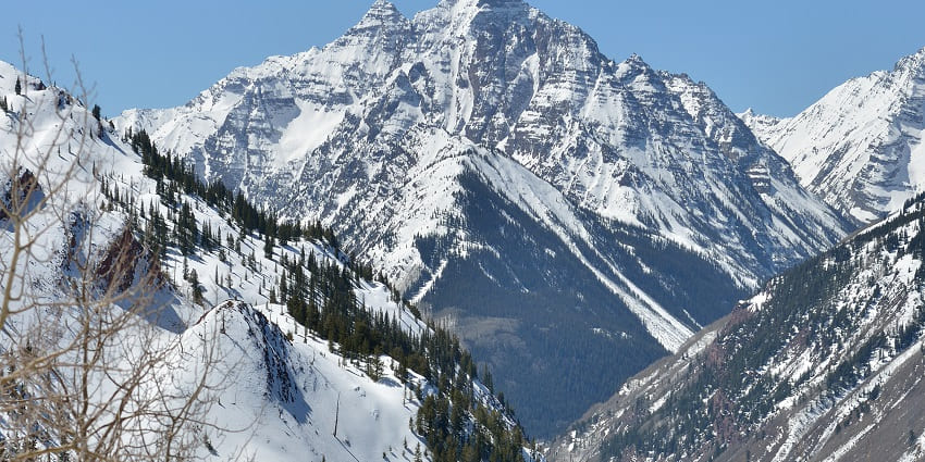 Renowned ski destination offering outdoor activities and stunning vistas.