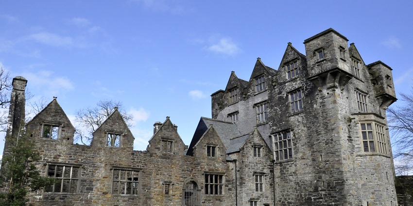 An image of the Donegal castle, one of the most popular things to see in Ireland.