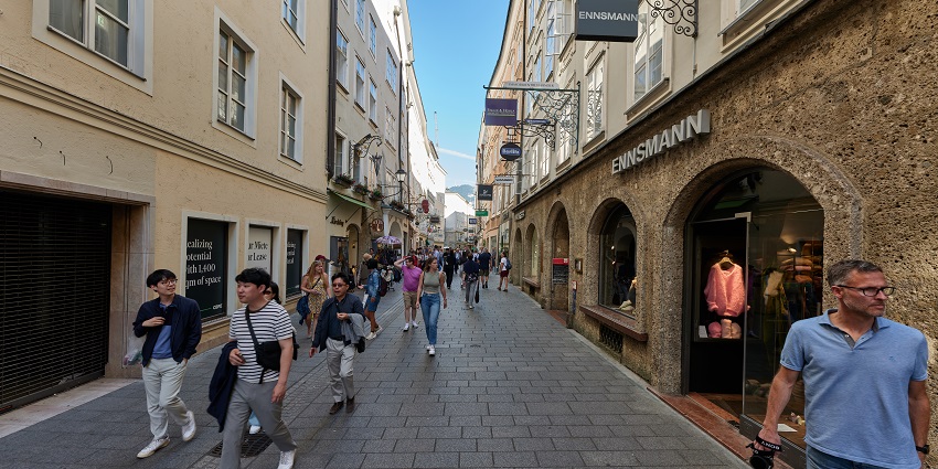 A picture of Getreidegasse, a top attraction for shopping and sightseeing.