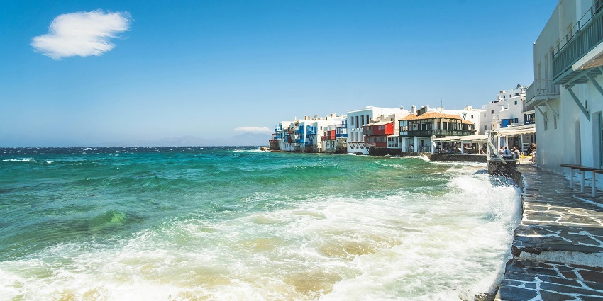 Exploring Little Venice is one of the most amazing things to do in Mykonos for all.