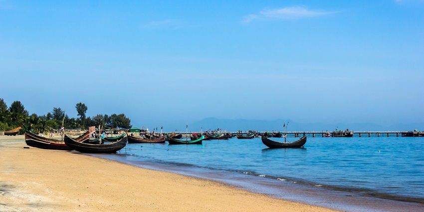 Scenic image of the beautiful beach and the ocean of bay of bengal