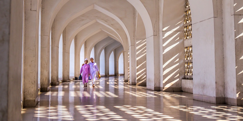 Explore the historic charm of the Star Mosque and immerse yourself in the ambience.