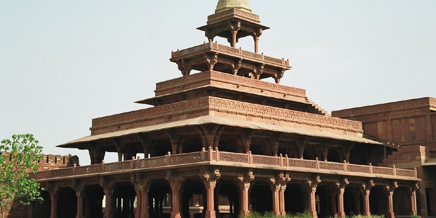 A glimpse of the iconic Fatehpur Sikri exuding old-world charm and rustic beauty.
