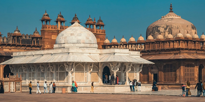 a stunning view of fatehpur sikri is what you need to have with your partner