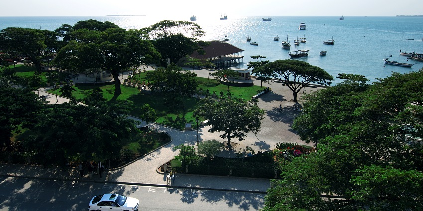 Forodhani gardens from the top with a car on the road and multiple distant boats
Viewers of this file can see comments and suggestions