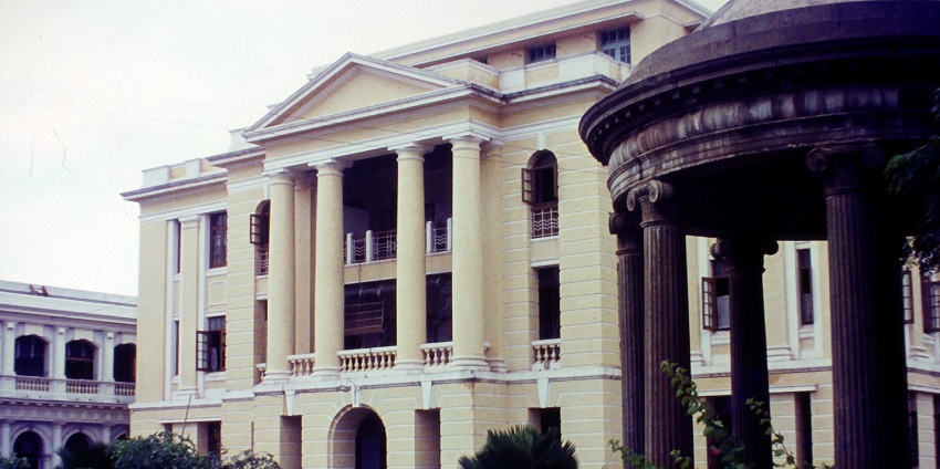 Fort St. George is one of the places to visit near the National Art Gallery, Tamil Nadu.