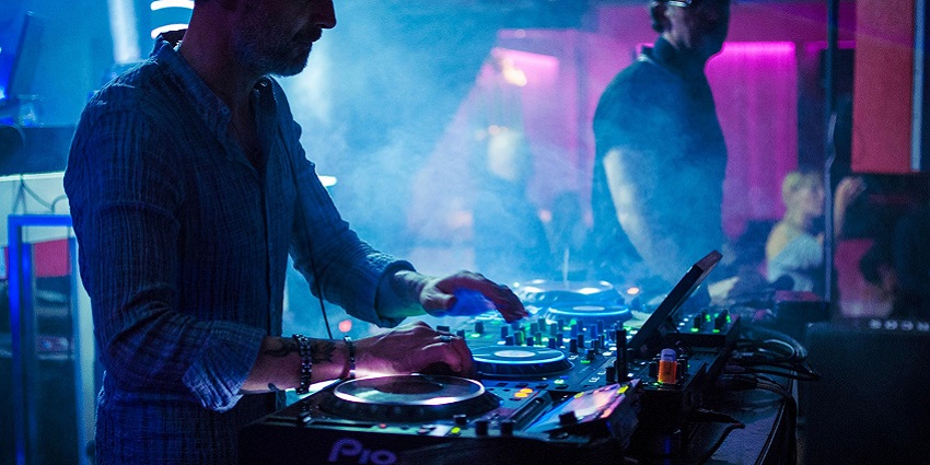 Vibrant party atmosphere at Freestyler nightclub in Belgrade.