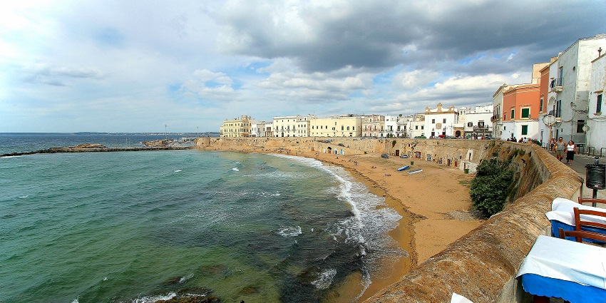 Gallipoli Old City Beach offers a panoramic view.