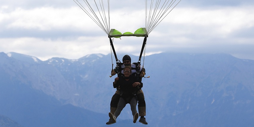 An image of two people tandem skydiving, one of the best places for skydiving in Canada.