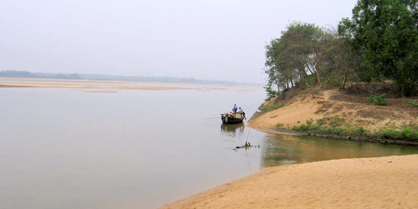 An image of a serene river similar to the Gola river located in Kathgodam