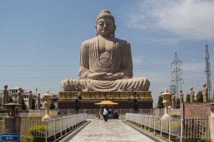 Gaya travel guide highlights the Buddha statue in Bodh Gaya, its culture and history