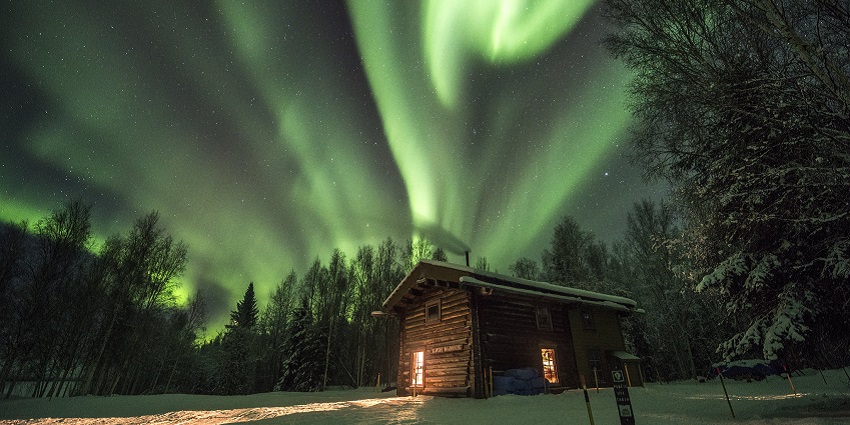Vibrant and bright green-coloured northern lights with a wooden cabin surrounded by snow
Viewers of this file can see comments and suggestions