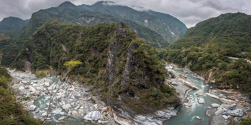 Things to do in Taiwan include hiking the stunning Taroko Gorge with breathtaking landscapes and cliffs.