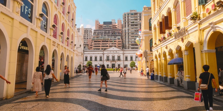 Exploring the Senado Square is an amazing experience and best thing to do in Macau.