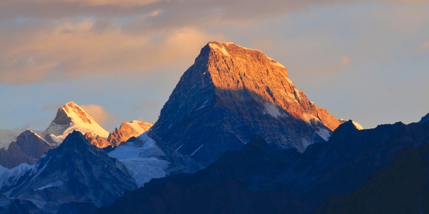 Gorson Bugyal is one of the most amazing tourist destinations for travellers to explore.