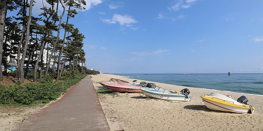 Gyeongpo Beach with soft sands making it one of the top beaches in South Korea.