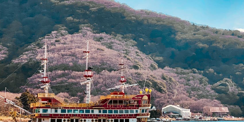 Places to visit in Japan include scenic towns, hot springs, lakes, and Mount Fuji.