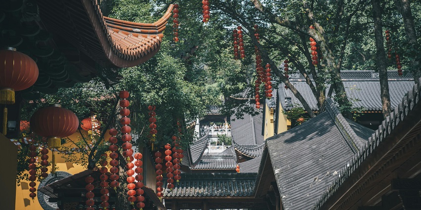 Hangzhou is one of the most charming places you can visit for breathtaking views.