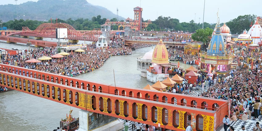 Image of a crowd of people standing on top of a bridge - places to visit in Haridwar for couples