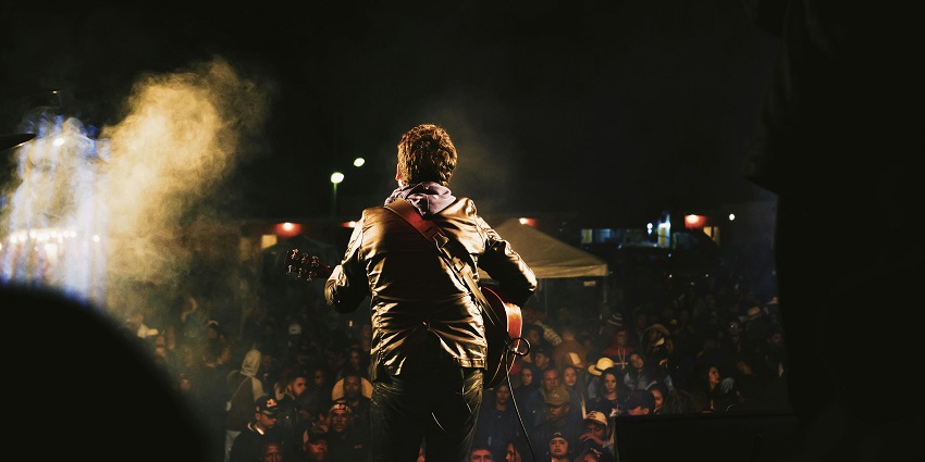 Image of Laurie Lewis performing at a festival in the USA, Golden Gate Park, 2009.