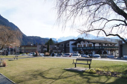 An image of the Harrison Hot Springs waterfront in British Columbia.