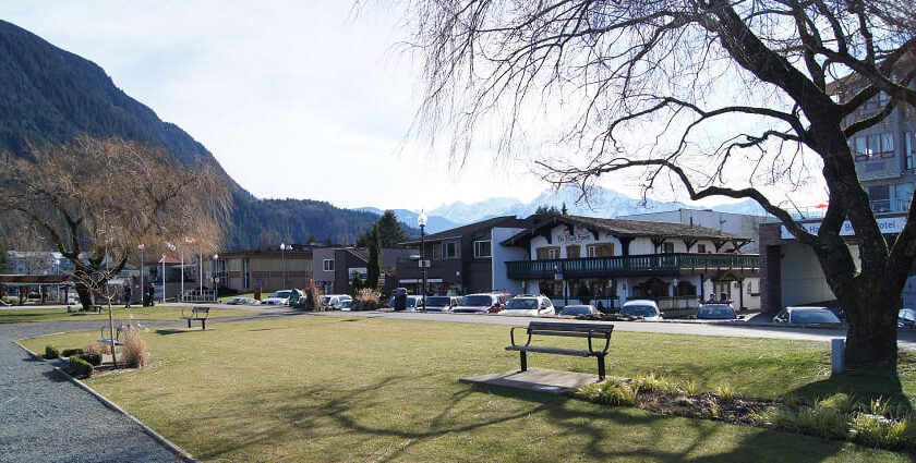 An image of the Harrison Hot Springs waterfront in British Columbia.