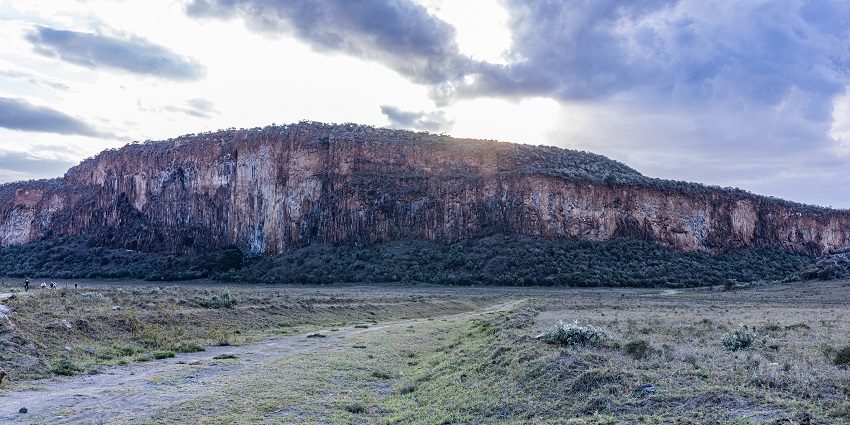 A huge rock formation under a cloudy sky looks amusing in the Hell’s Gate National Park