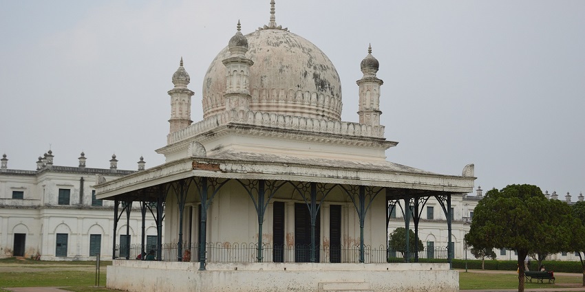 The Madina Mosque was built in the 18th century under Nawab Siraj-ud-Daulah.