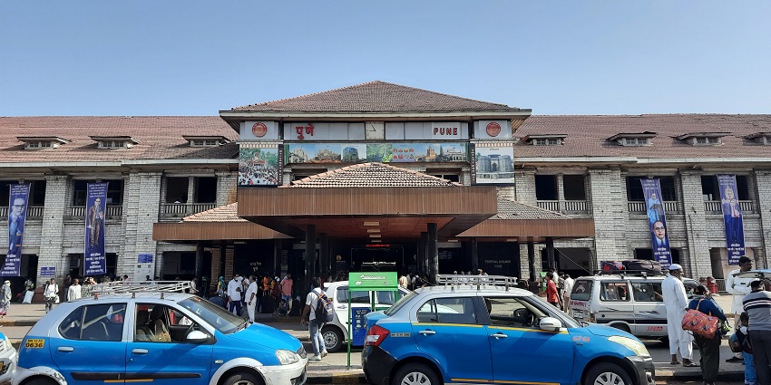 A glimpse of Pune Junction which is one of the ways to reach Pune, Maharashtra.