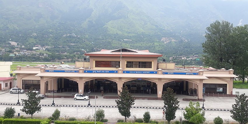 The expansive view of the main airport to be used, suggested by Kullu Manali travel guide.