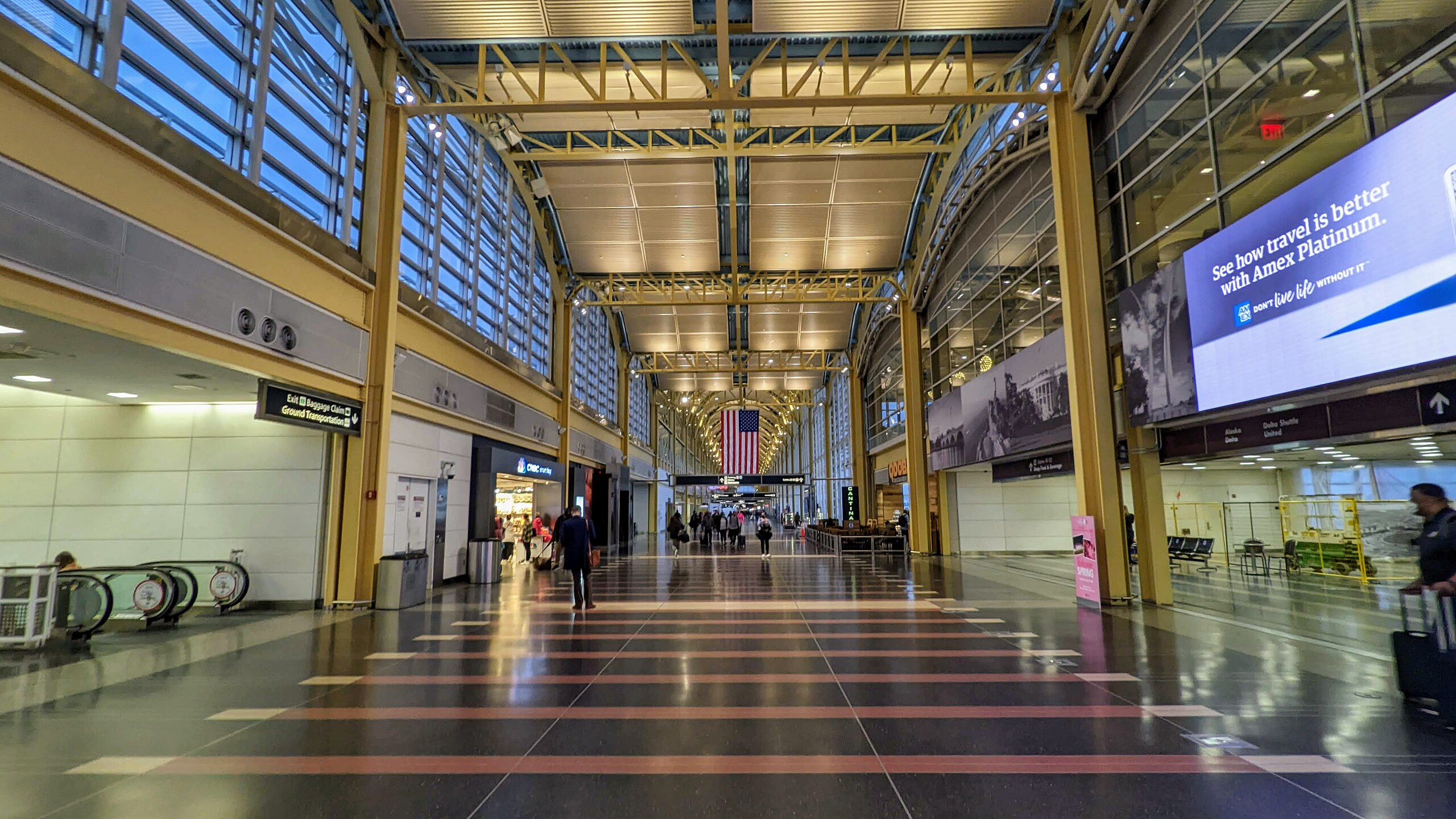 Image of the nearest airport from the museum which is Ronald Reagan Washington National Airport
