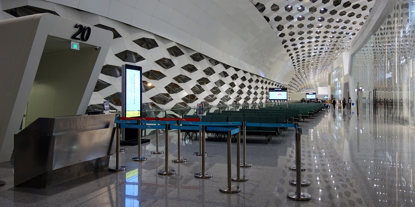 Exquisite interior of Shenzhen Bao'an International Airport.