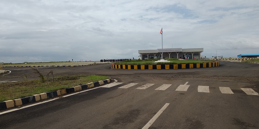 The expansive entryway of Shirdi Airport.