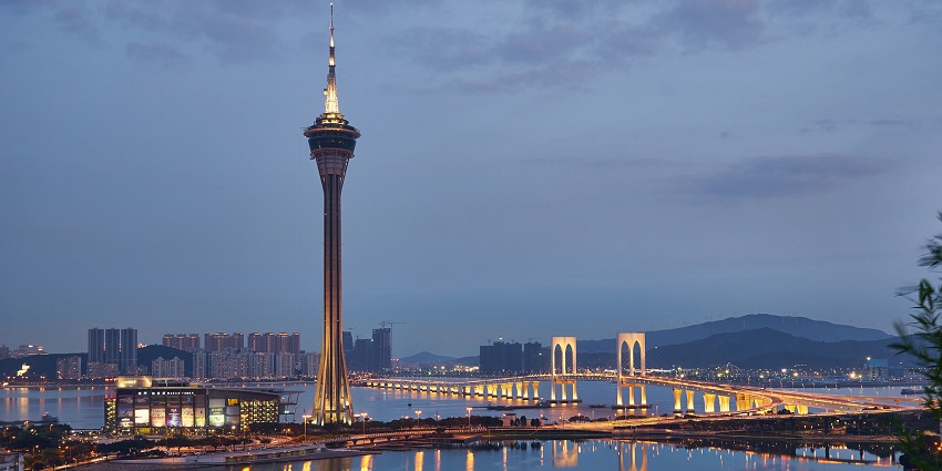 Reach Macau tower conveniently through various means.