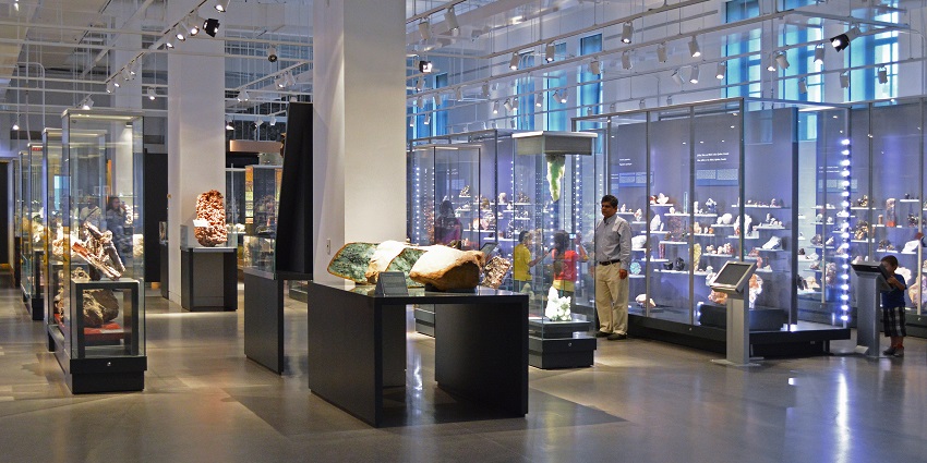 Exterior view of the Royal Ontario Museum with its modern architectural design.