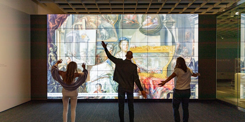 A picture of the Cleveland Museum of Art address, illustrating nearby transport options.