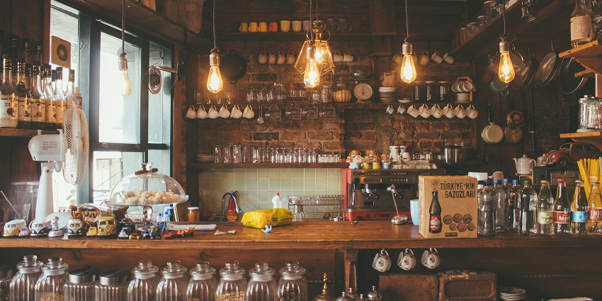 An image showing lighted pendant lights inside a bar with a cosy ambience, like the Húrra