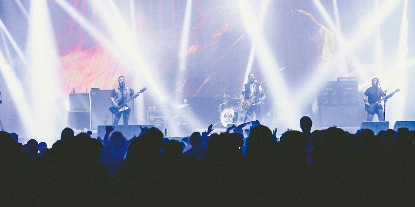 A lively crowd enjoying one of the Quebec Music Festivals at night amidst colourful lights.