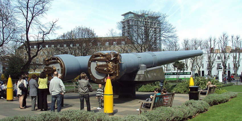 An image showing the large guns from a war on display at the Imperial War Museum, London