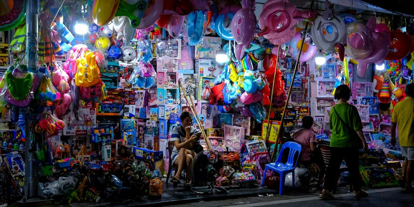 Colourful nightlife market in Dehradhun - explore Indira market at night