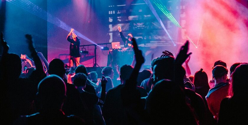 An image showing the iconic Temple Bar, a hub of vibrant Ireland nightlife and culture.