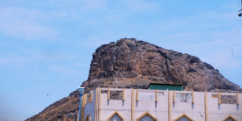 Places to visit in Makkah include the mountain with historical significance and the Cave of Hira.