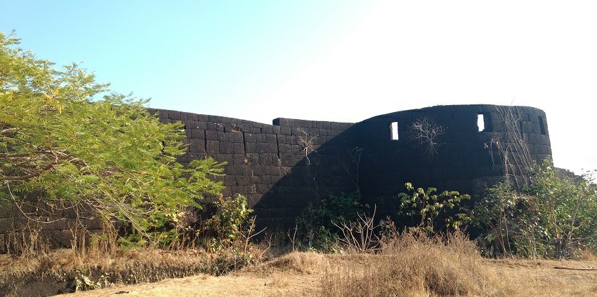 For some historical experience, head to Jaigad Fort, which is located on a hilltop.