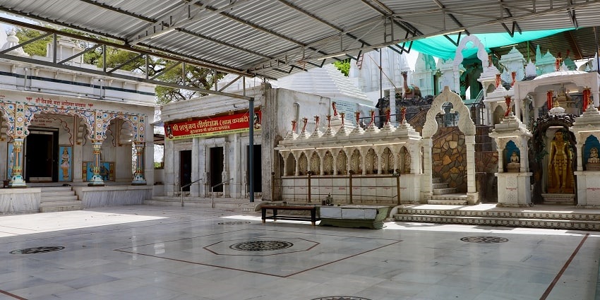seek some peace and blessing for your life ahead as a couple at Jain Glass Temple