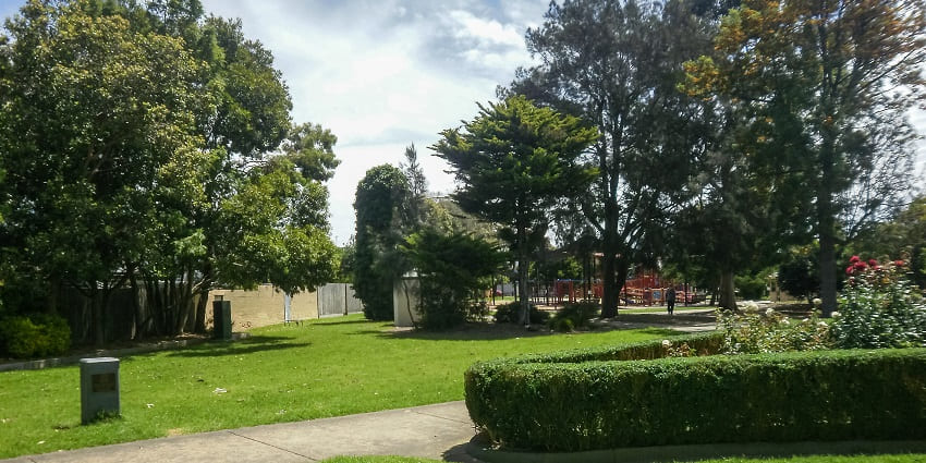 Spend time strolling at the Janeshwar mishra park with hands in hands with your partner.