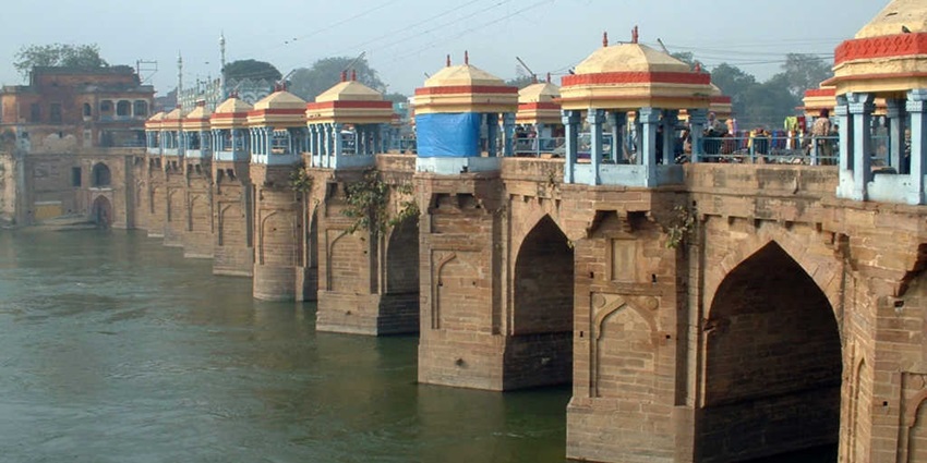Jaunpur is one of the places to visit near Allahabad within 200 km for its rich heritage.