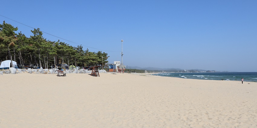 Jumunjin Beach offers scenic views, sandy shores, and peaceful relaxation for all.