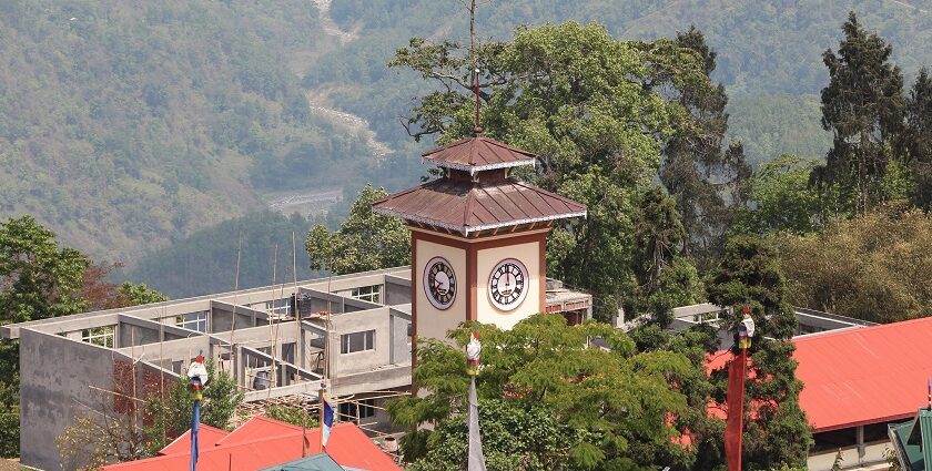 Kalimpong travel guide highlighting panoramic views, monasteries, and cultural experiences.